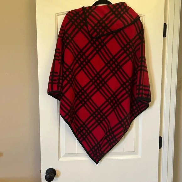 Cabincore LeMode Red/Black Plaid Poncho. #preppy #layering #fall2025 - Picture 2 of 5
